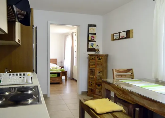 Veronika Apartment *